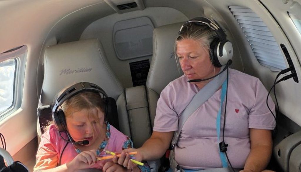 10.08.26 Mira im Flieger